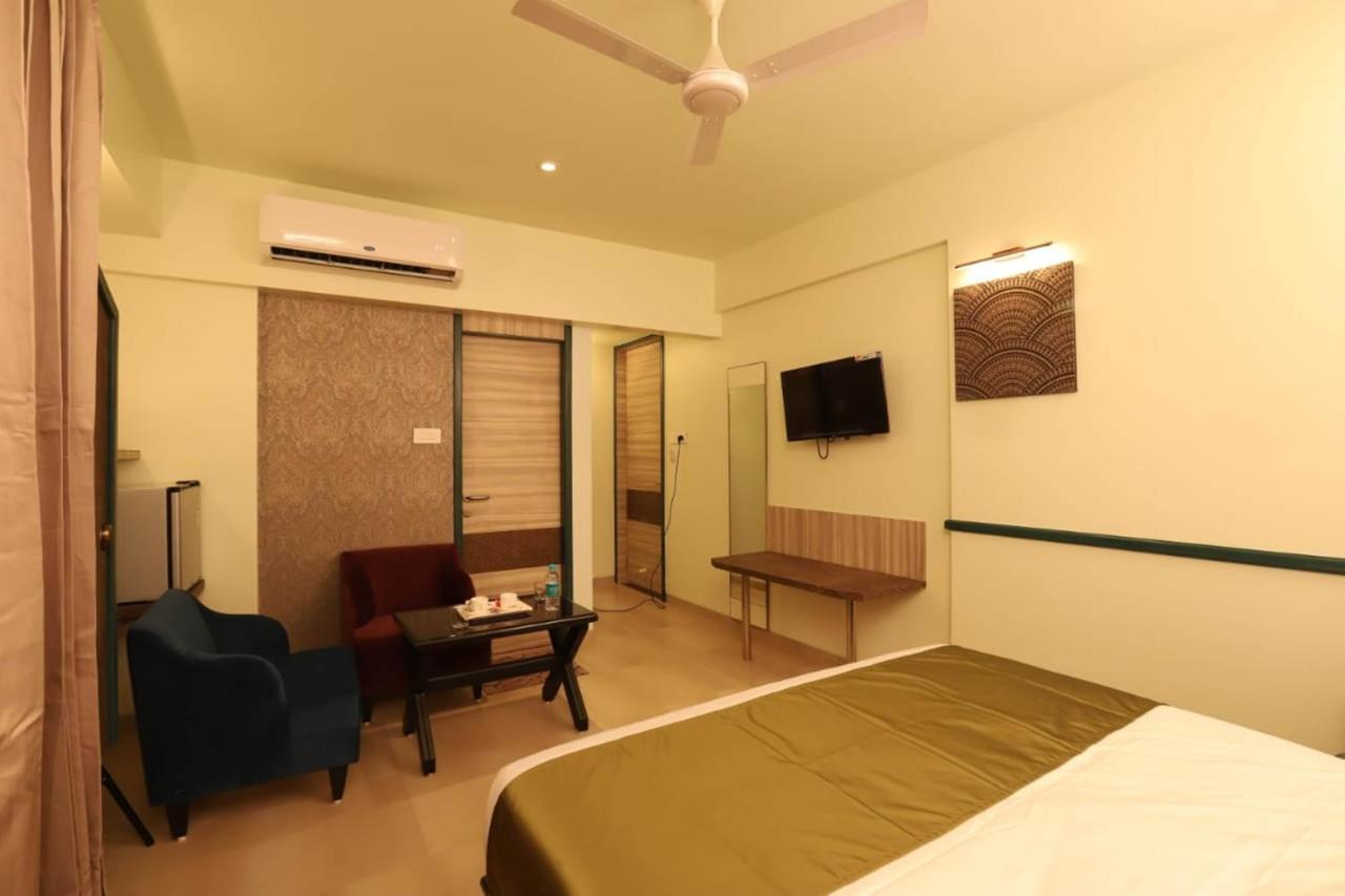 Hotel Prabha Palace Ахмеднагар Екстер'єр фото